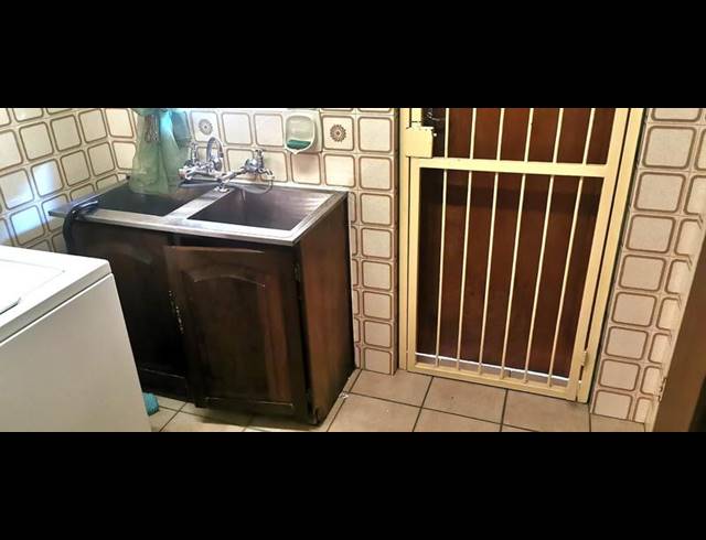 5 BEDROOM HOUSE FOR SALE IN ELDORAIGNE